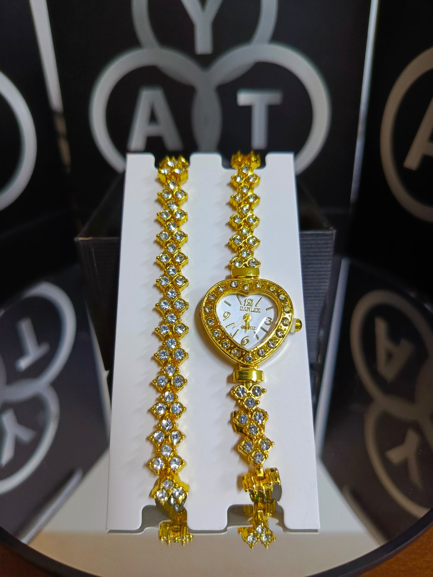 طقم ساعة مع اسوارة ⌚💛