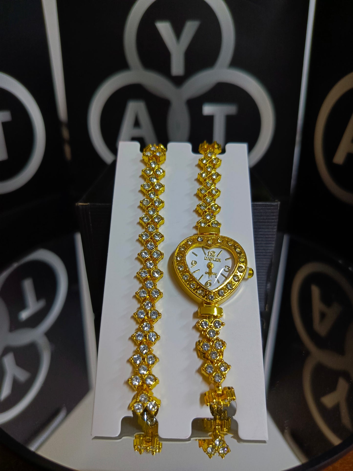 طقم ساعة مع اسوارة ⌚💛